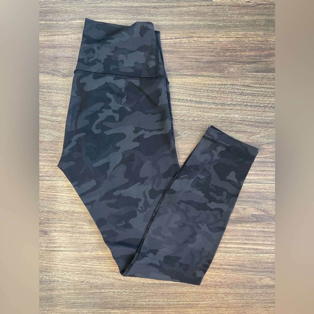 Lululemon Wunder Under High Rise tight size 6 25” length